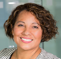 Claire Ashford, compliance-hoofd bij een financiële organisatie, headshot.